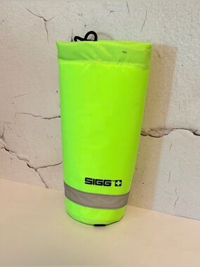 SIGG Insulated Nylon Water Bottle Pouch – Hi-Vis Neon